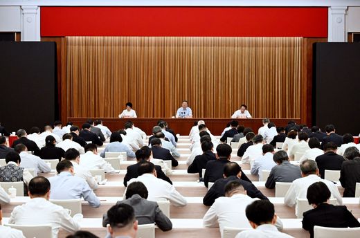 上海市树立和践行正确政绩观学习教育警示教育会举行