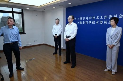 在推动上海（长三角）国际科技创新中心建设中冲在前、打头阵！陈吉宁调研市科委